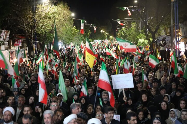 تصاویر/ شصت و پنجمین شب متوالی مردم ارومیه در تجدید میثاق با آرمان‌های انقلاب