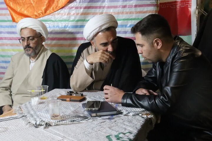 تصاویر/  شصت و پنجمین شب فعالیت موکب فرهنگی، تبیینی مدرسه علمیه امام خمینی(ره) ارومیه