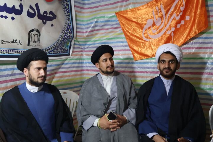 تصاویر/  شصت و پنجمین شب فعالیت موکب فرهنگی، تبیینی مدرسه علمیه امام خمینی(ره) ارومیه