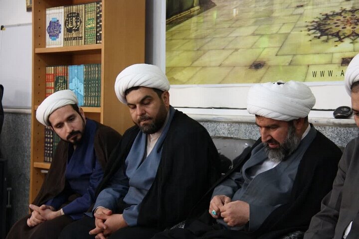 تصاویر/ بررسی برنامه‌های جذب و تبلیغ ورودی‌های جدید مدرسه علمیه امام خمینی(ره) هرسین