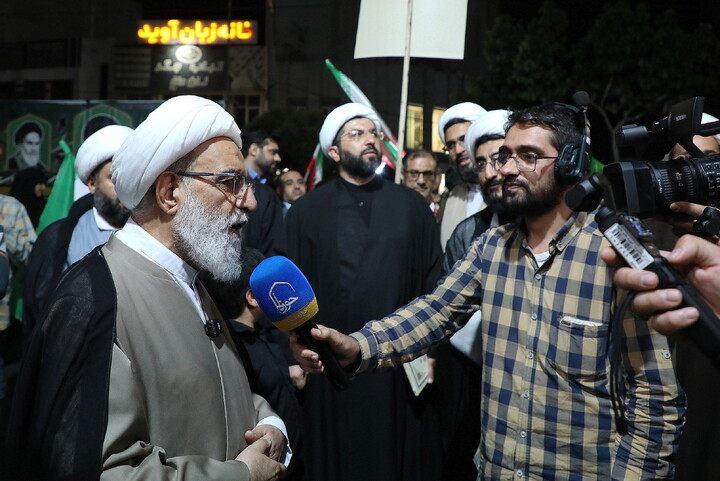 تصاویر/ حضور دبیر شورای عالی حوزه‌های علمیه آیت‌الله محمد مهدی شب زنده دار در تجمعات شبانه