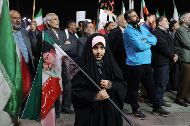 تصاویر / اجتماع مردمی بیعت با رهبر معظم انقلاب و نکوداشت مقام معلم در همدان