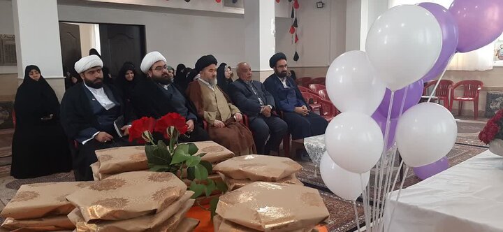 تصاویر/  گرامیداشت روز معلم توسط حجت‌الاسلام فتاحی امام جمعه ابرکوه