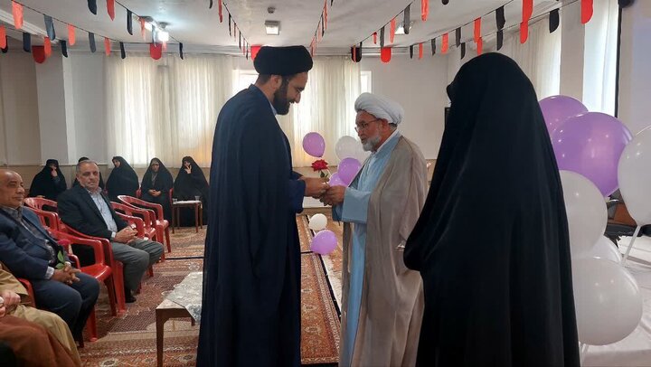 تصاویر/  گرامیداشت روز معلم توسط حجت‌الاسلام فتاحی امام جمعه ابرکوه