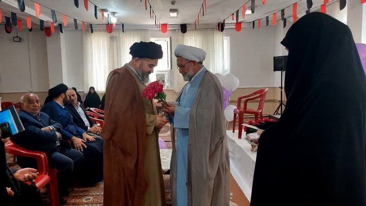 تصاویر/  گرامیداشت روز معلم توسط حجت‌الاسلام فتاحی امام جمعه ابرکوه