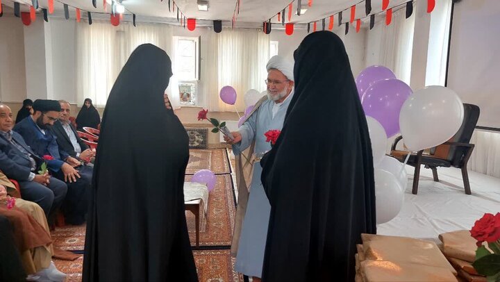 تصاویر/  گرامیداشت روز معلم توسط حجت‌الاسلام فتاحی امام جمعه ابرکوه