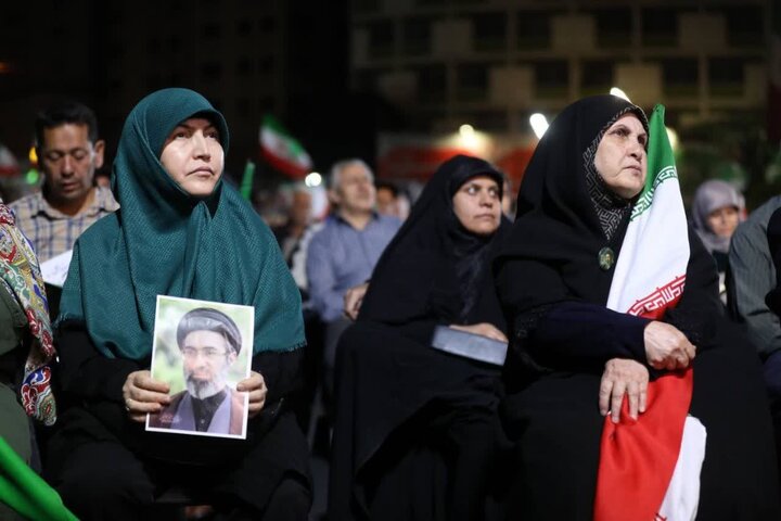 تصاویر/  اجتماع بیعت با رهبر انقلاب و حمایت از رزمندگان در میدان ولیعصر(عج)