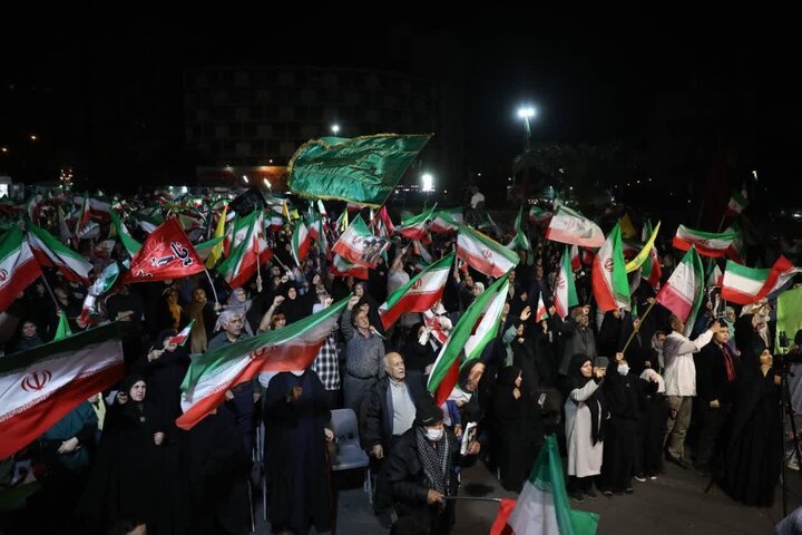 تصاویر/  اجتماع بیعت با رهبر انقلاب و حمایت از رزمندگان در میدان ولیعصر(عج)