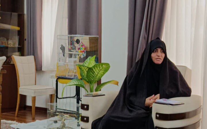 تصاویر/ دیدار صمیمانه کادر مدرسه علمیه حضرت زینب(س) با خانواده‌های شهدا جنگ آمریکایی صهیونی در کرمان