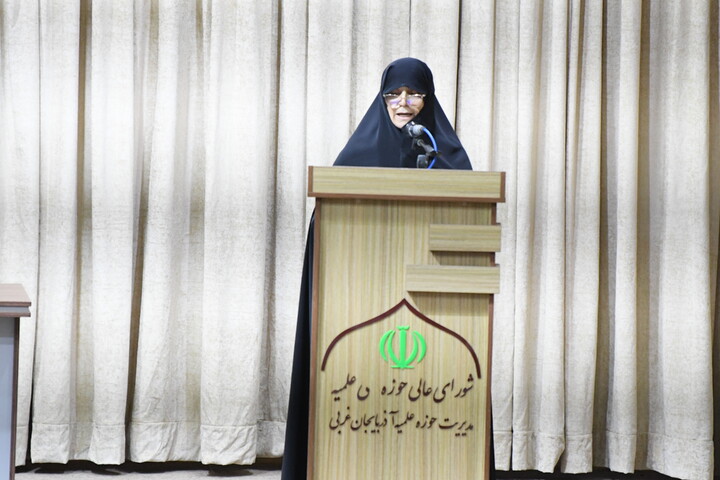 تصاویر/ آیین تجلیل از اساتید مدارس علمیه آذربایجان غربی