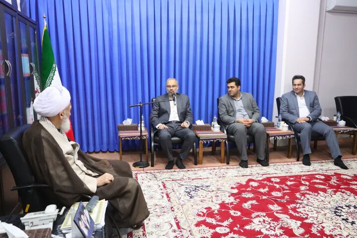تصاویر/ دیدار رئیس هیئت مدیره بیمه دی کشور با نماینده ولی فقیه در استان