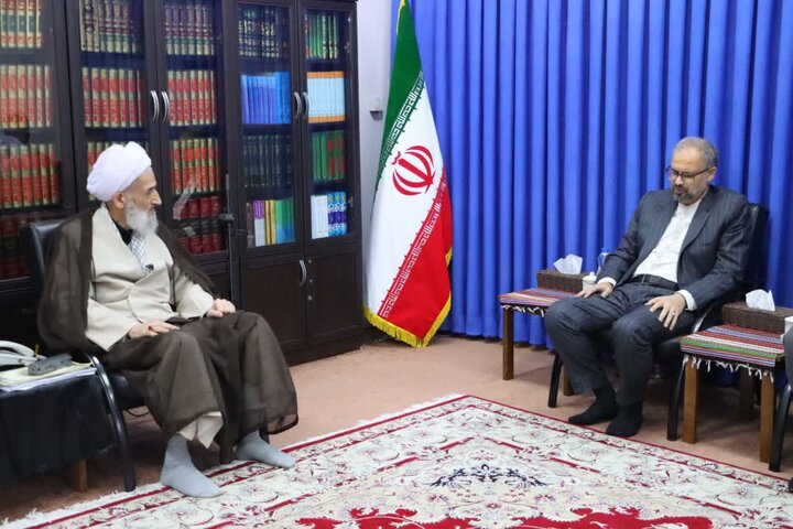تصاویر/ دیدار رئیس هیئت مدیره بیمه دی کشور با نماینده ولی فقیه در استان