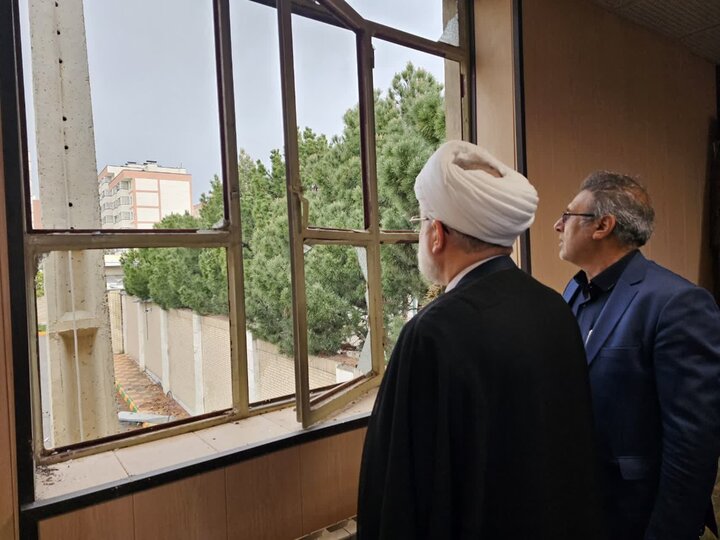 تصاویر/حضور حجت‌الاسلام والمسلمین پورذهبی در اداره ثبت احوال کردستان پس از حمله تروریستی آمریکا-صهیونیستی
