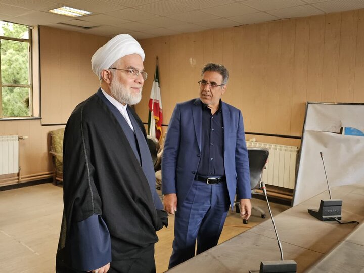 تصاویر/حضور حجت‌الاسلام والمسلمین پورذهبی در اداره ثبت احوال کردستان پس از حمله تروریستی آمریکا-صهیونیستی