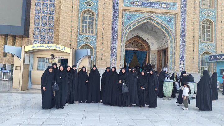 تصاویر/اردوی زیارتی اساتید مدرسه علمیه خواهران شهر اراک به قم
