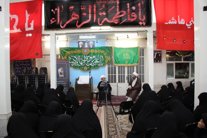 تصاویر/اردوی زیارتی اساتید مدرسه علمیه خواهران شهر اراک به قم