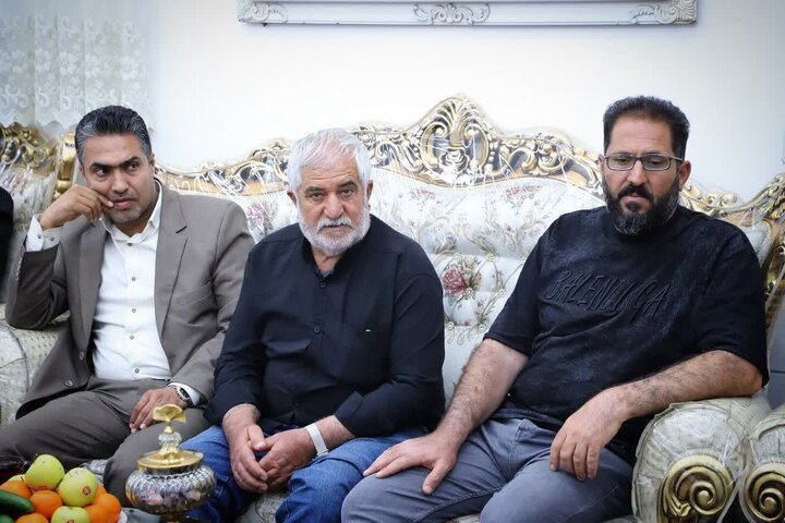 تصاویر/دیدار استاندار مرکزی با خانواده شهید امید کارچانی