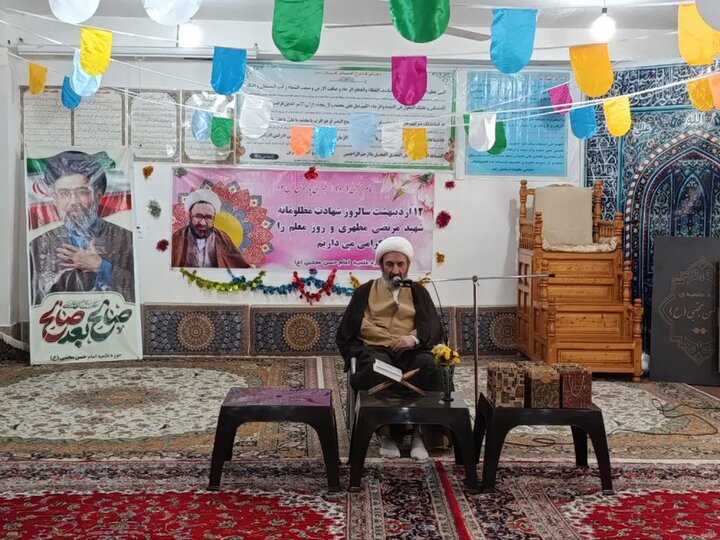 تصاویر/ تجلیل از اساتید و کارکنان مدرسه علمیه امام حسن مجتبی (ع)