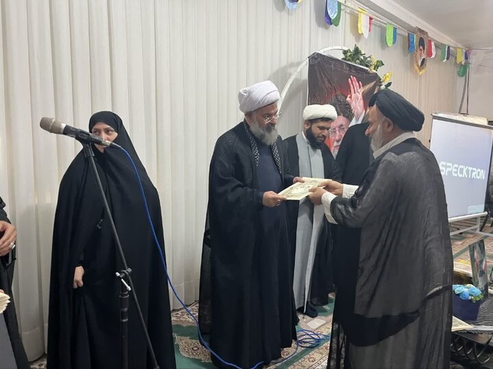تصاویر/ تجلیل از اساتید حوزه در خورموج