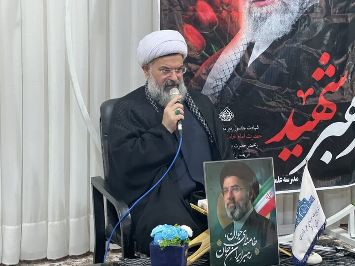 تصاویر/ تجلیل از اساتید حوزه در خورموج