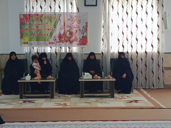 تصاویر/ مراسم تجلیل از اساتید مدرسه علمیه خواهران اهرم