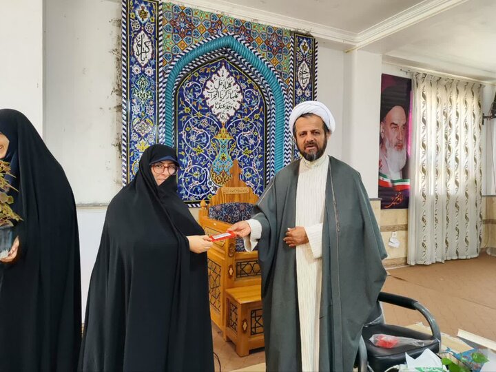 تصاویر/ مراسم تجلیل از اساتید مدرسه علمیه خواهران اهرم