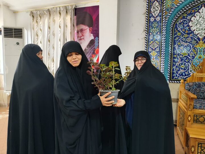 تصاویر/ مراسم تجلیل از اساتید مدرسه علمیه خواهران اهرم