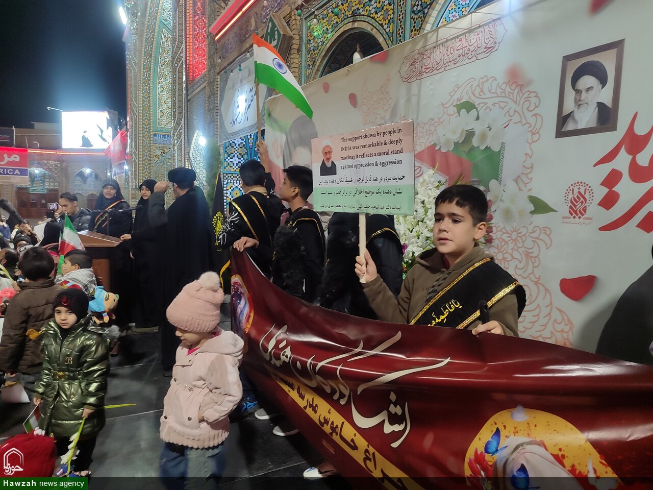 برگزاری راهپیمایی فرزندان طلاب و علمای هندی مقیم قم در یاد کودکان بیگناه مدرسهٔ میناب