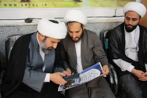 بررسی برنامه‌های کارگروه جذب و تبلیغ در مدرسه علمیه امام خمینی(ره) هرسین+عکس
