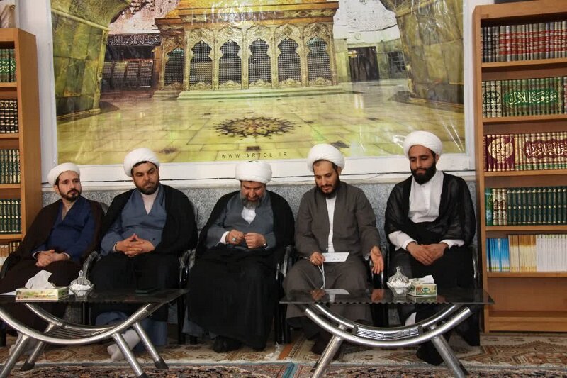 بررسی برنامه‌های کارگروه جذب و تبلیغ در مدرسه علمیه امام خمینی(ره) هرسین+عکس