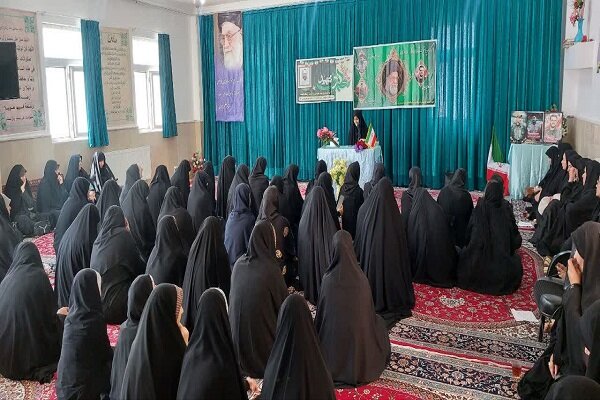آیین تجلیل از اساتید مدرسه علمیه ثامن‌الحجج(ع) پارس‌آباد برگزار شد&nbsp;+عکس