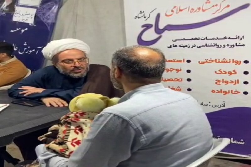 «طَبیبٌ دَوَّارٌ بِطِبِّه»؛ جهاد تبیین طلاب حوزوی در میانهی تجمعات شبانه کرمانشاه+تصاویر