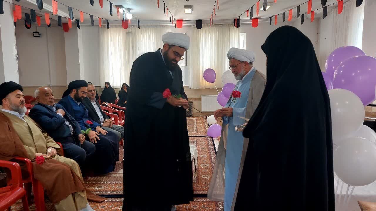 تصاویر/  گرامیداشت روز معلم در حوزه علمیه خواهران ابرکوه