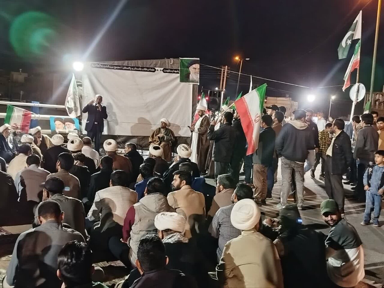 موکب ثانی زہراء اور موکب جوانان سید الشہداء کی قم میں خدمات جاری+تصاویر