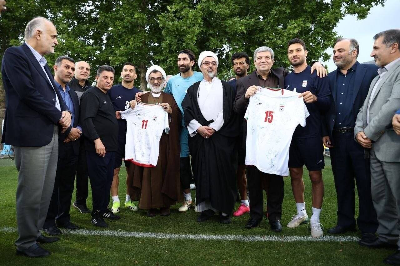 بازیکنان تیم ملی فوتبال امام رضایی هستند