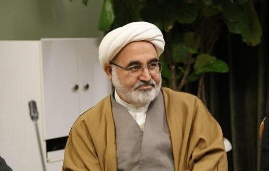 حوزه‌های علمیه پرچم‌دار روشنگری در برابر جریان تحریف باشند