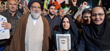 آیین تجلیل از پرچمداران دانایی و سفیران معروف برگزار شد+ عکس