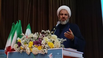 معلمان چراغ هدایت جامعه و ادامه‌دهندگان راه پیامبران‌ هستند