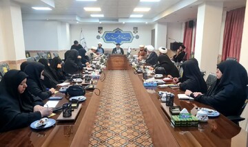 تصاویر/ جلسه رابطین طرح امین و مبلغین فعال یزد در موکب ها با حضور معاونان تبلیغ شهرستان ها