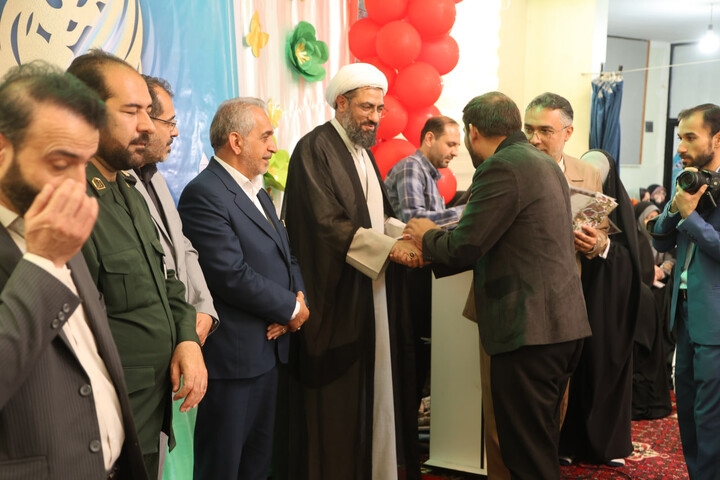 تصاویر /  آیین تقدیر از معلمان ناحیه یک همدان با حضور نماینده ولی فقیه در استان