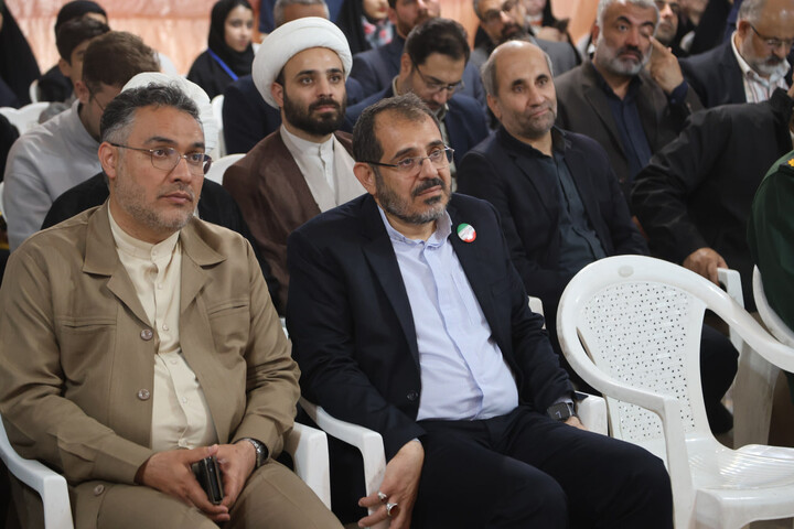 تصاویر / حضور امام جمعه همدان در «پاتوق نوجوان مبارز» در همدان