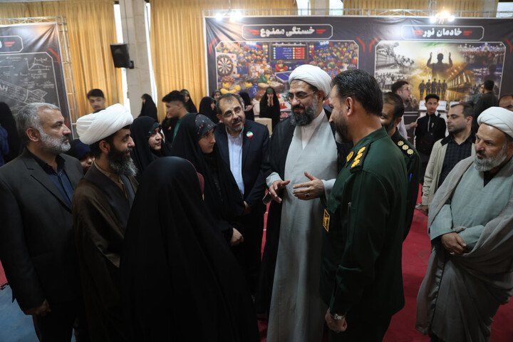 تصاویر / حضور امام جمعه همدان در «پاتوق نوجوان مبارز» در همدان