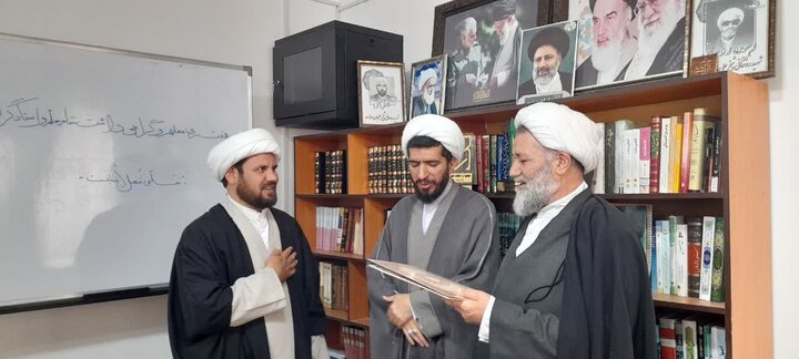 تصاویر/ مراسم تجلیل از اساتید مدرسه علمیه سول اکرم (ص) تکاب