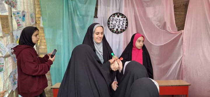 تصاویر/ استمرار فعالیت موکب مدرسه علمیه رسول اکرم (ص) تکاب