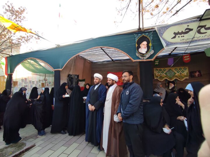 تصاویر/ استمرار فعالیت موکب مدرسه علمیه رسول اکرم (ص) تکاب
