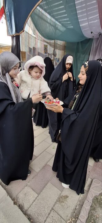 تصاویر/ استمرار فعالیت موکب مدرسه علمیه رسول اکرم (ص) تکاب