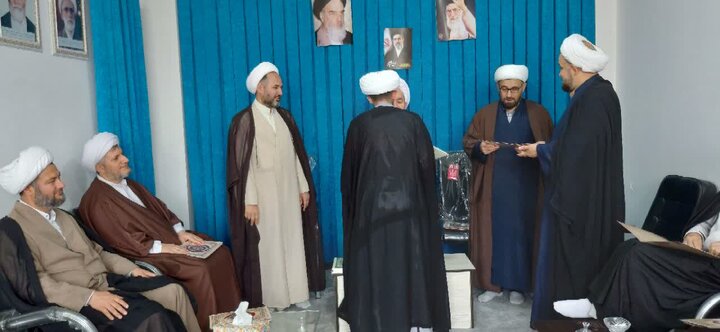 تصاویر/  مراسم تجلیل از اساتید مدرسه علمیه امام محمدباقر (علیه السلام)