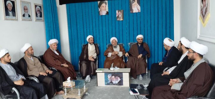 تصاویر/  مراسم تجلیل از اساتید مدرسه علمیه امام محمدباقر (علیه السلام)