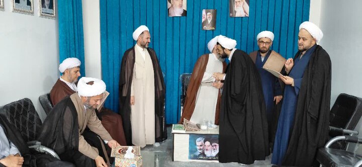 تصاویر/  مراسم تجلیل از اساتید مدرسه علمیه امام محمدباقر (علیه السلام)