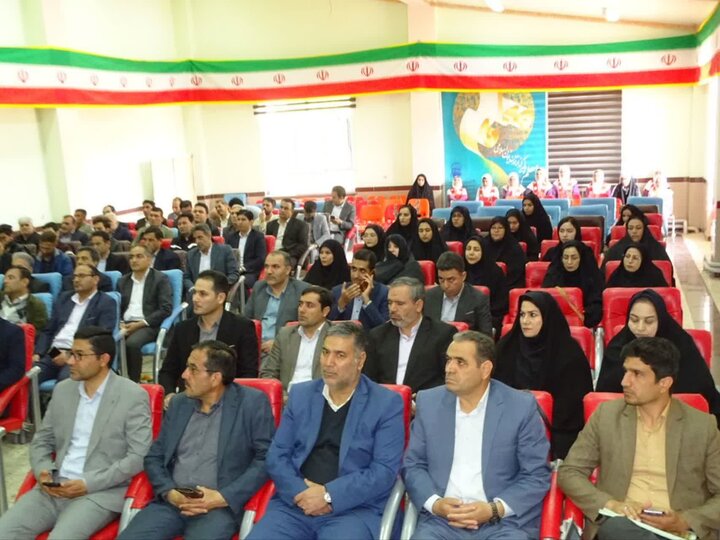 تصاویر/ همایش گرامیداشت هفته معلم و تجلیل از معلمان نمونه شهرستانی و بازنشستگان در شهرستان چهاربرج